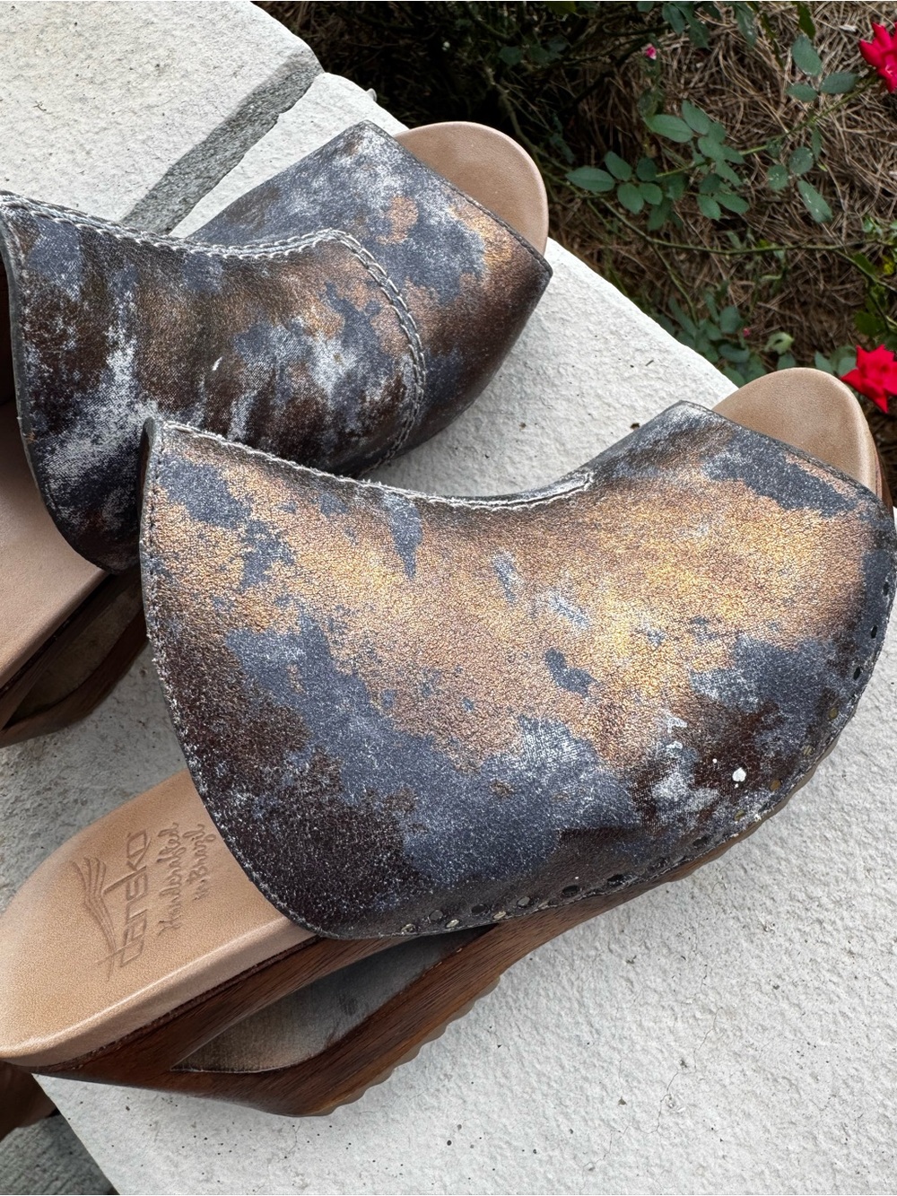 Dansko Metallic Sage Leather Wooden Heel Size 38 Clog Sandals